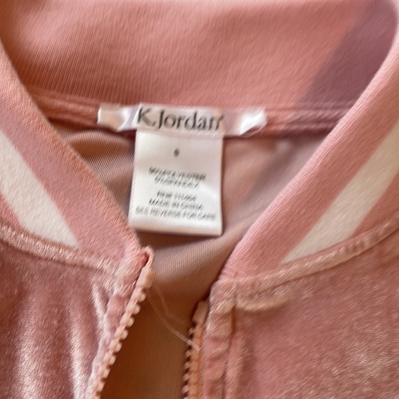 Beautiful 2 piece set of a pink velour jacket with matching pants - Picture 2 of 4